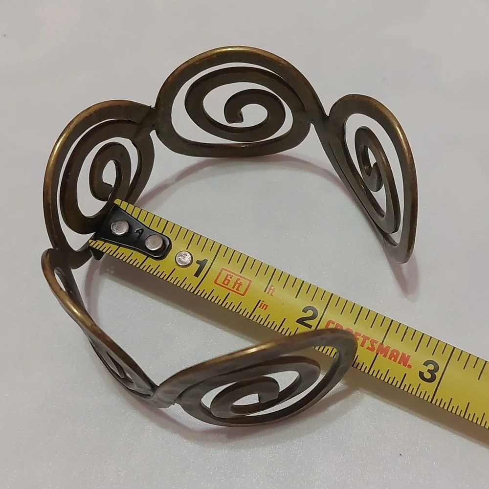 Vintage Minoan Swirls Hammered Brass Cuff Bracelet - Picture 8 of 9